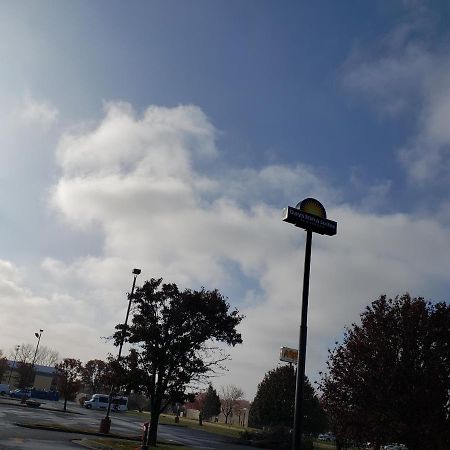 Days Inn & Suites By Wyndham Merrillville Esterno foto
