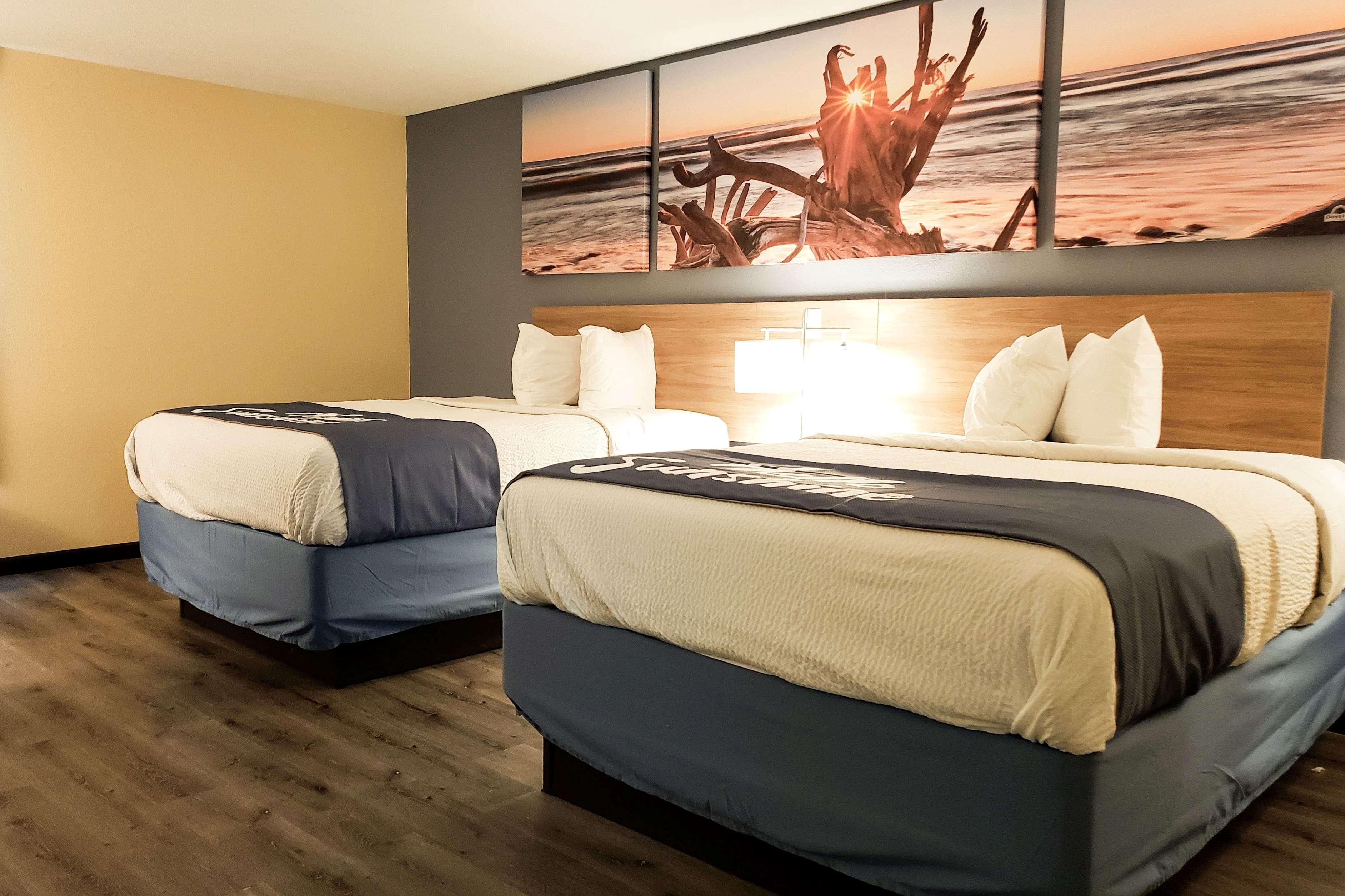 Days Inn & Suites By Wyndham Merrillville Esterno foto