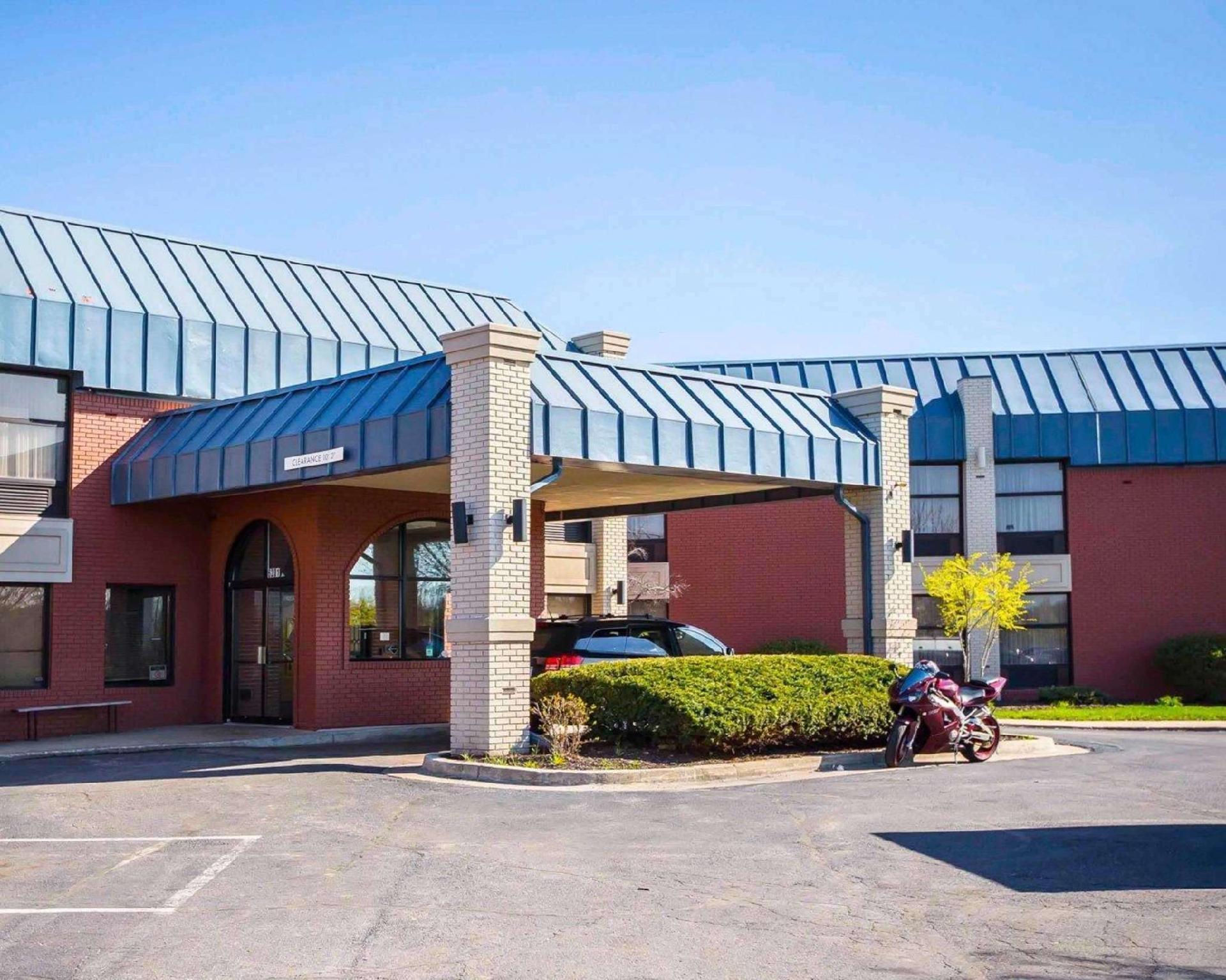 Days Inn & Suites By Wyndham Merrillville Esterno foto