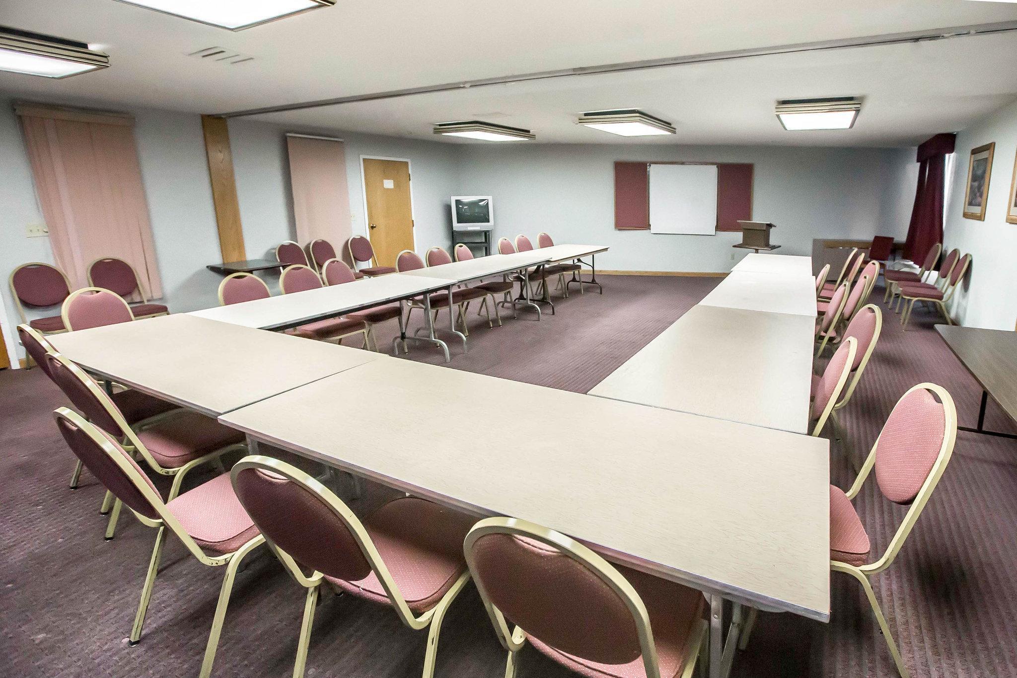 Days Inn & Suites By Wyndham Merrillville Esterno foto