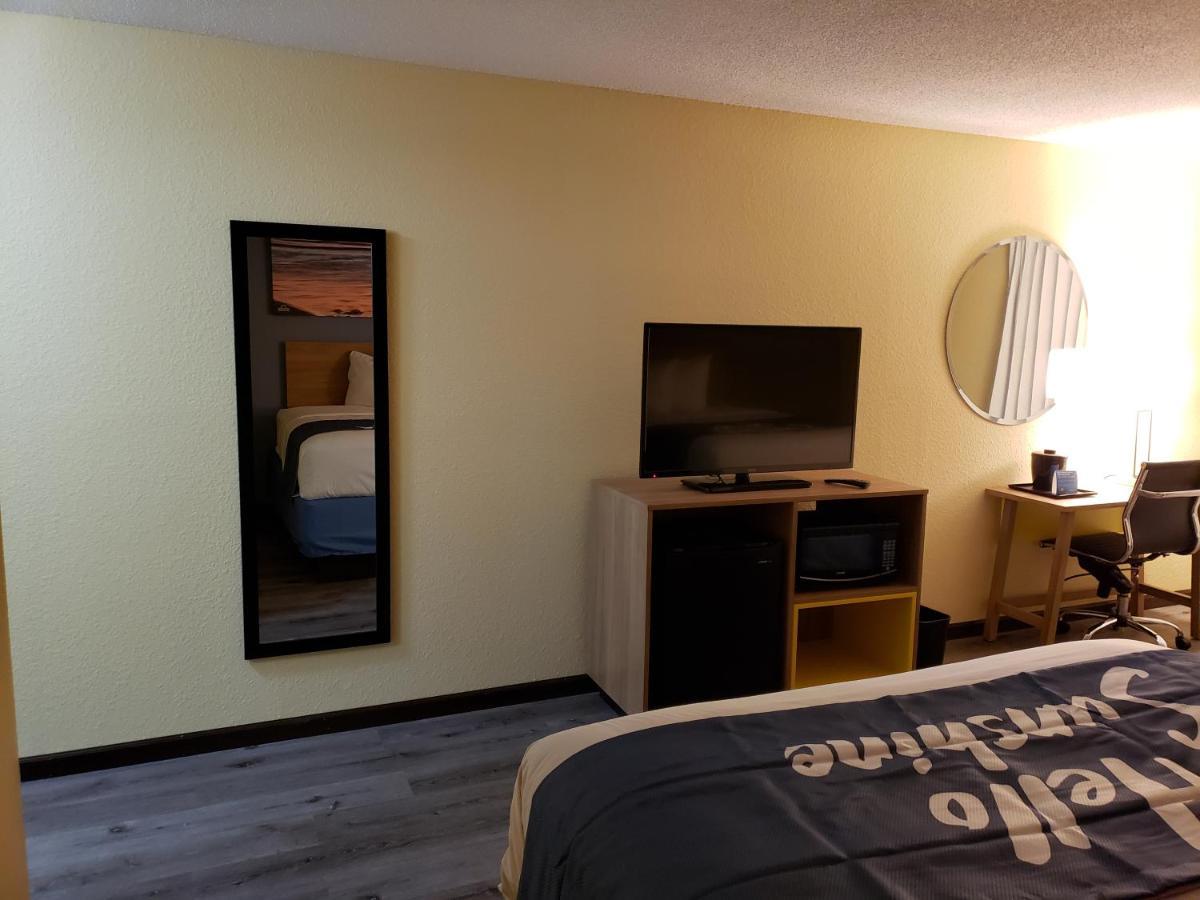 Days Inn & Suites By Wyndham Merrillville Esterno foto