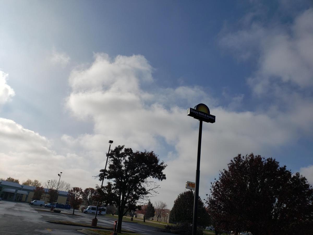 Days Inn & Suites By Wyndham Merrillville Esterno foto