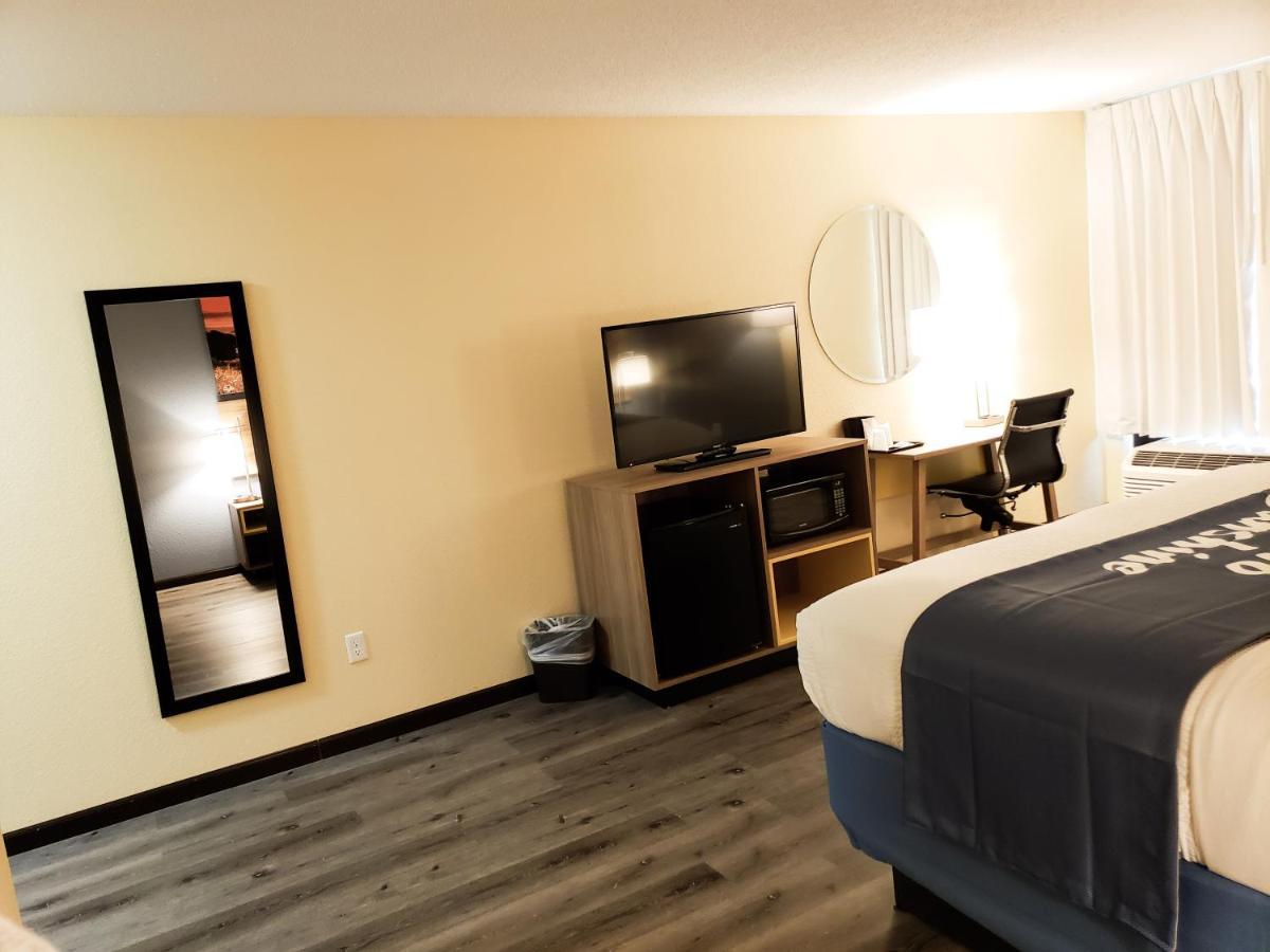 Days Inn & Suites By Wyndham Merrillville Esterno foto