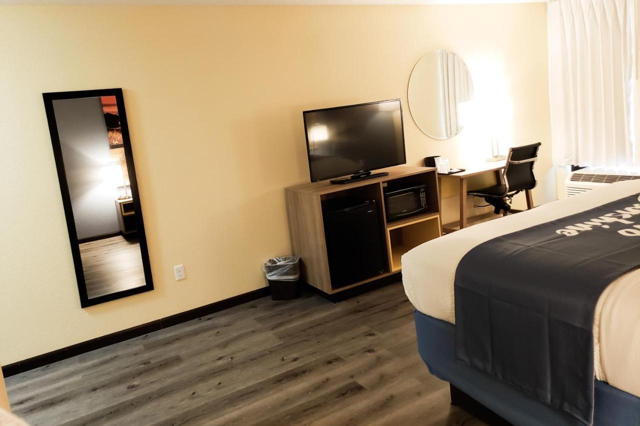 Days Inn & Suites By Wyndham Merrillville Esterno foto
