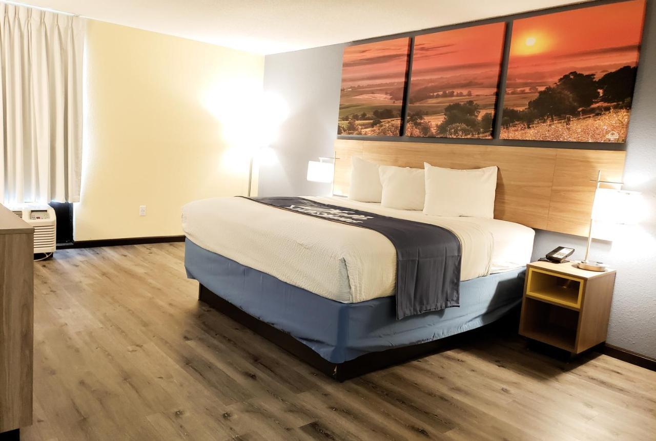 Days Inn & Suites By Wyndham Merrillville Esterno foto